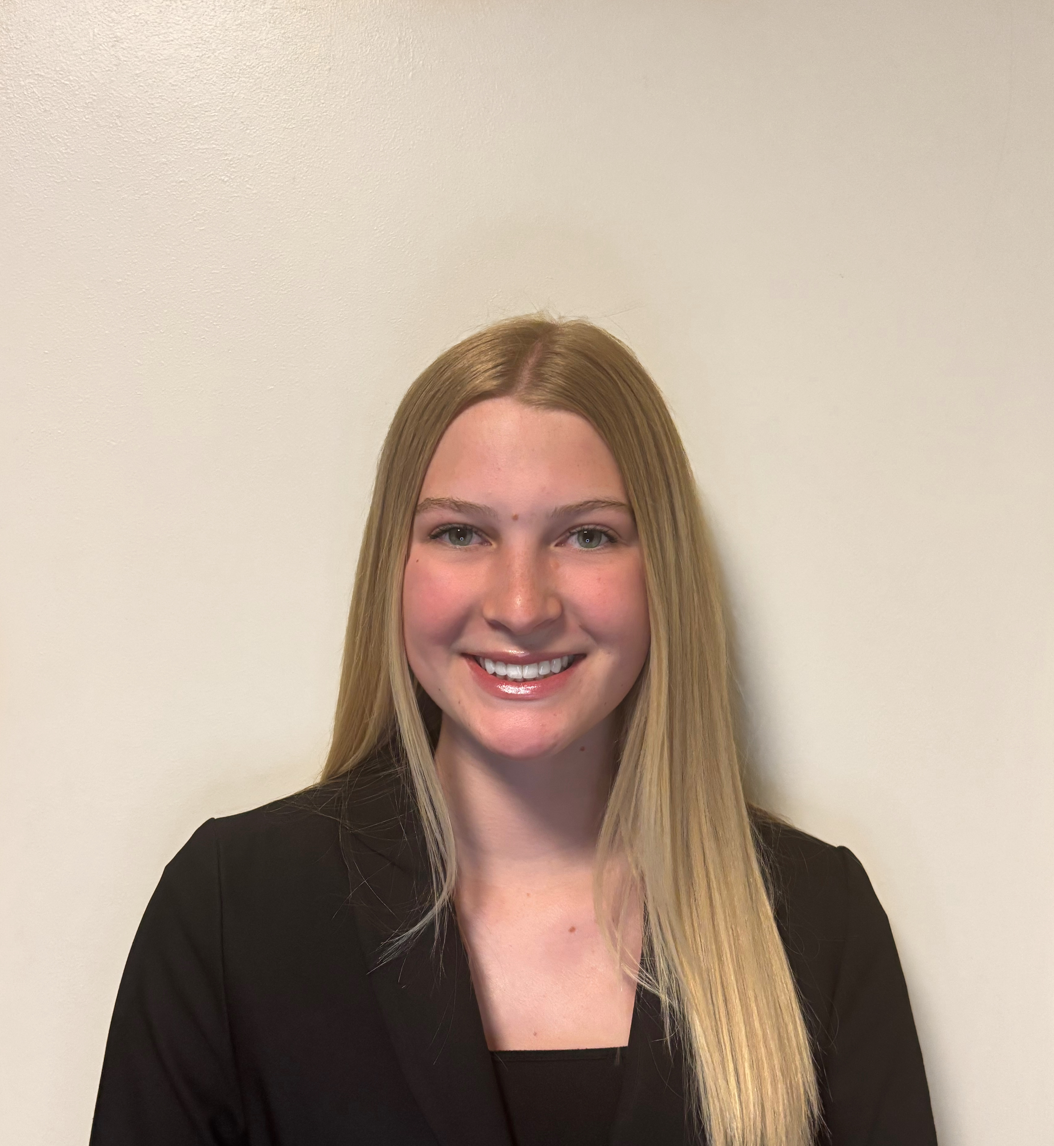 Sydney Lindgren Headshot.jpg