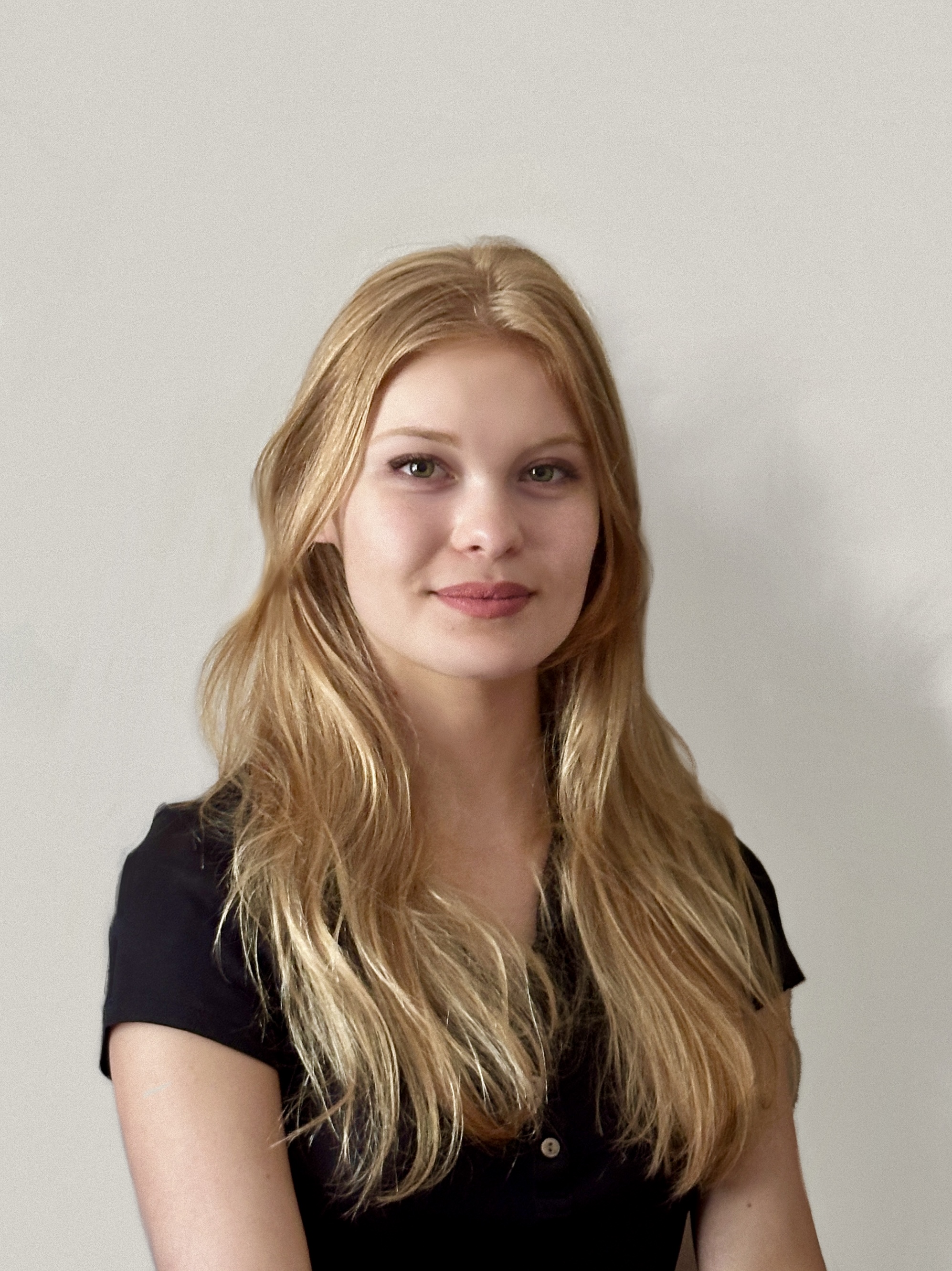 Chursina_SophiaHeadshot_1.jpg