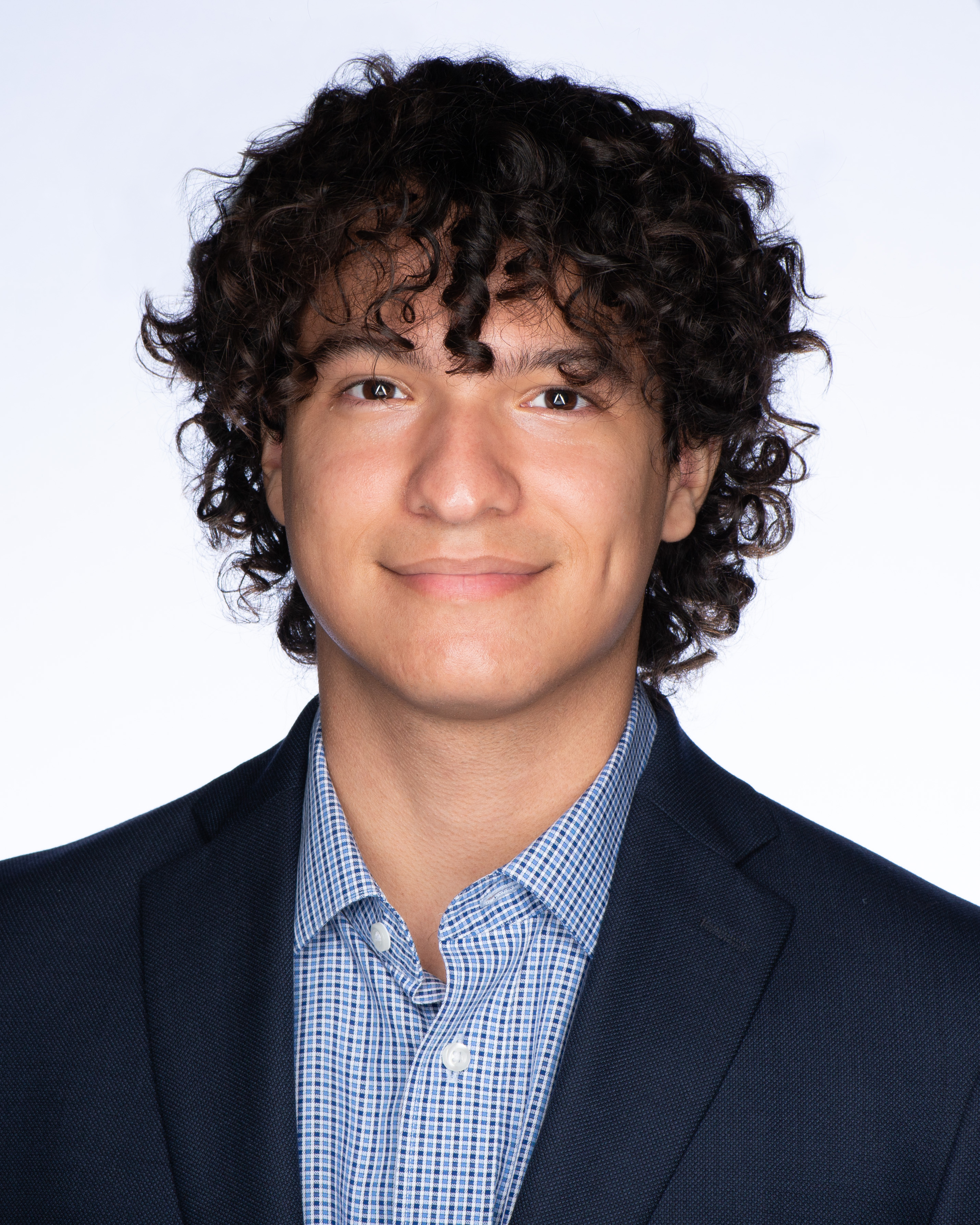 Daniel Escobar Headshot.jpg